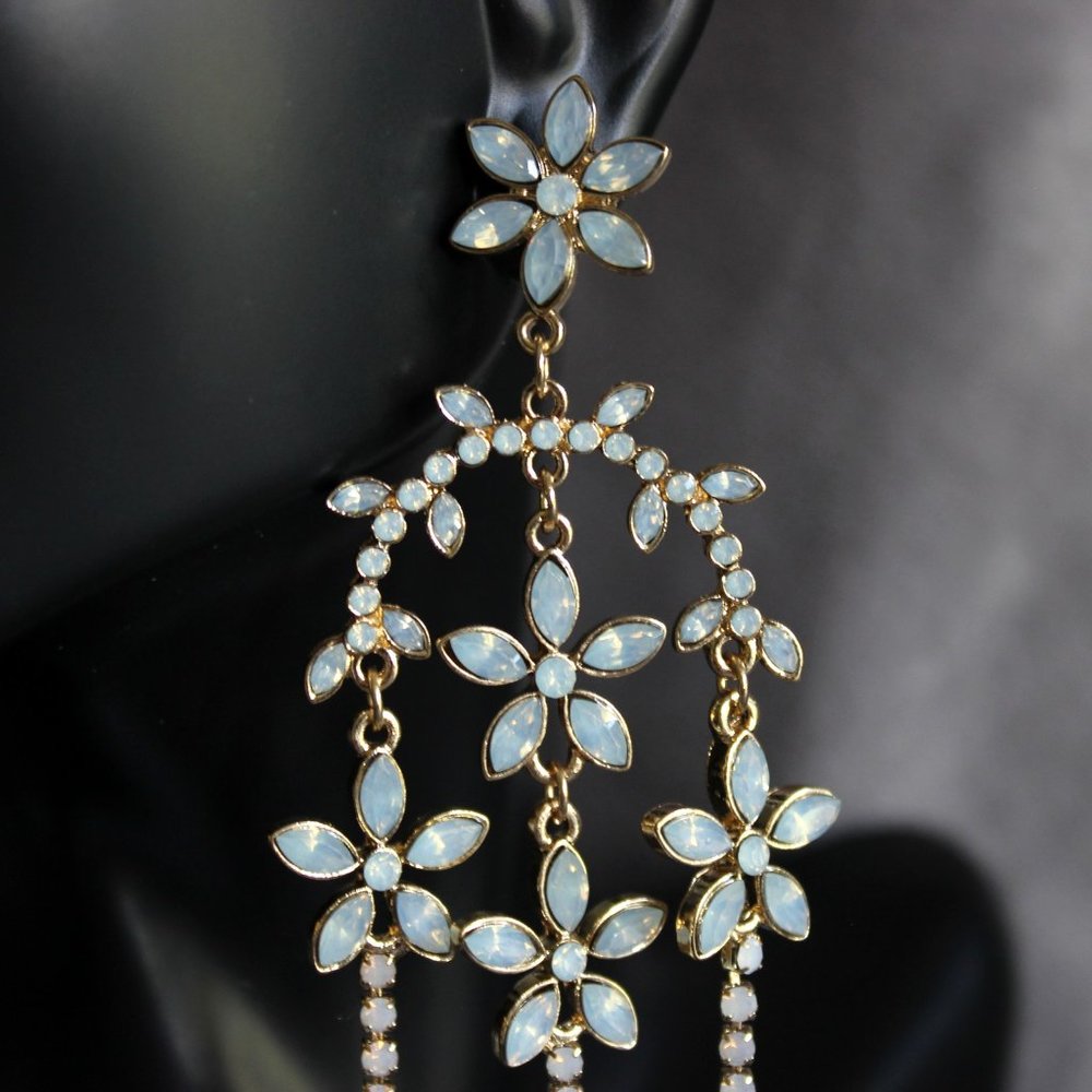 🛑SOLD🛑💜BUY 1 GET 1 FREE💜 NWT Altar'd State Floral Gold Statement Earrings - Picture 4 of 6